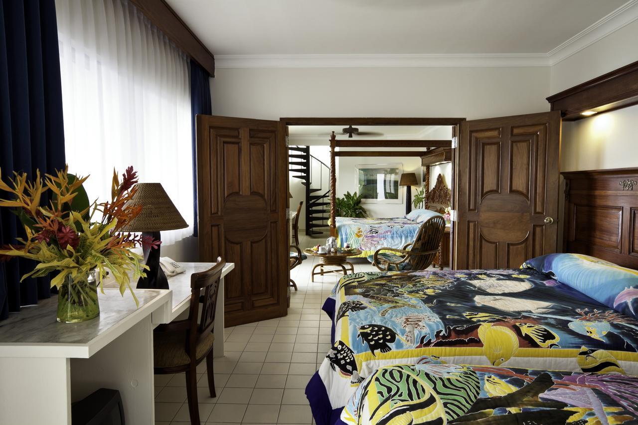 Manta Ray Bay Resort Colonia Εξωτερικό φωτογραφία