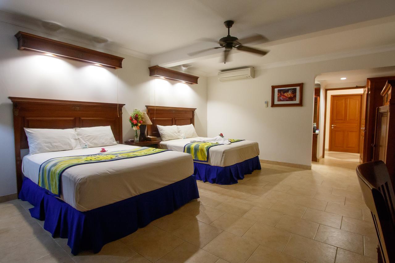 Manta Ray Bay Resort Colonia Εξωτερικό φωτογραφία