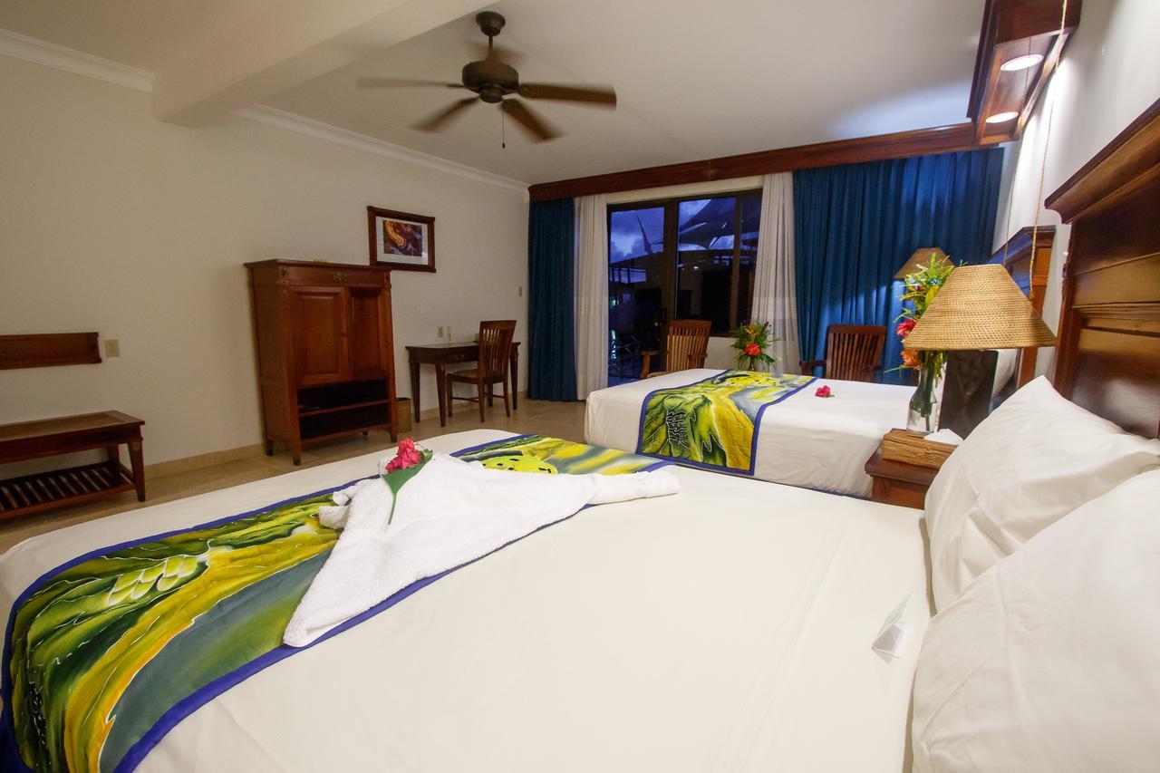 Manta Ray Bay Resort Colonia Εξωτερικό φωτογραφία