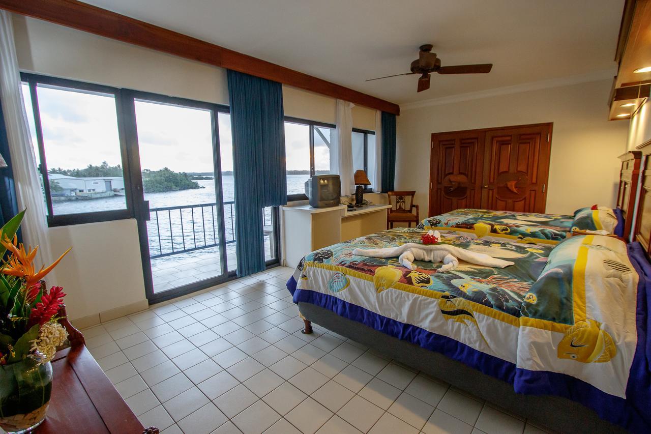 Manta Ray Bay Resort Colonia Εξωτερικό φωτογραφία
