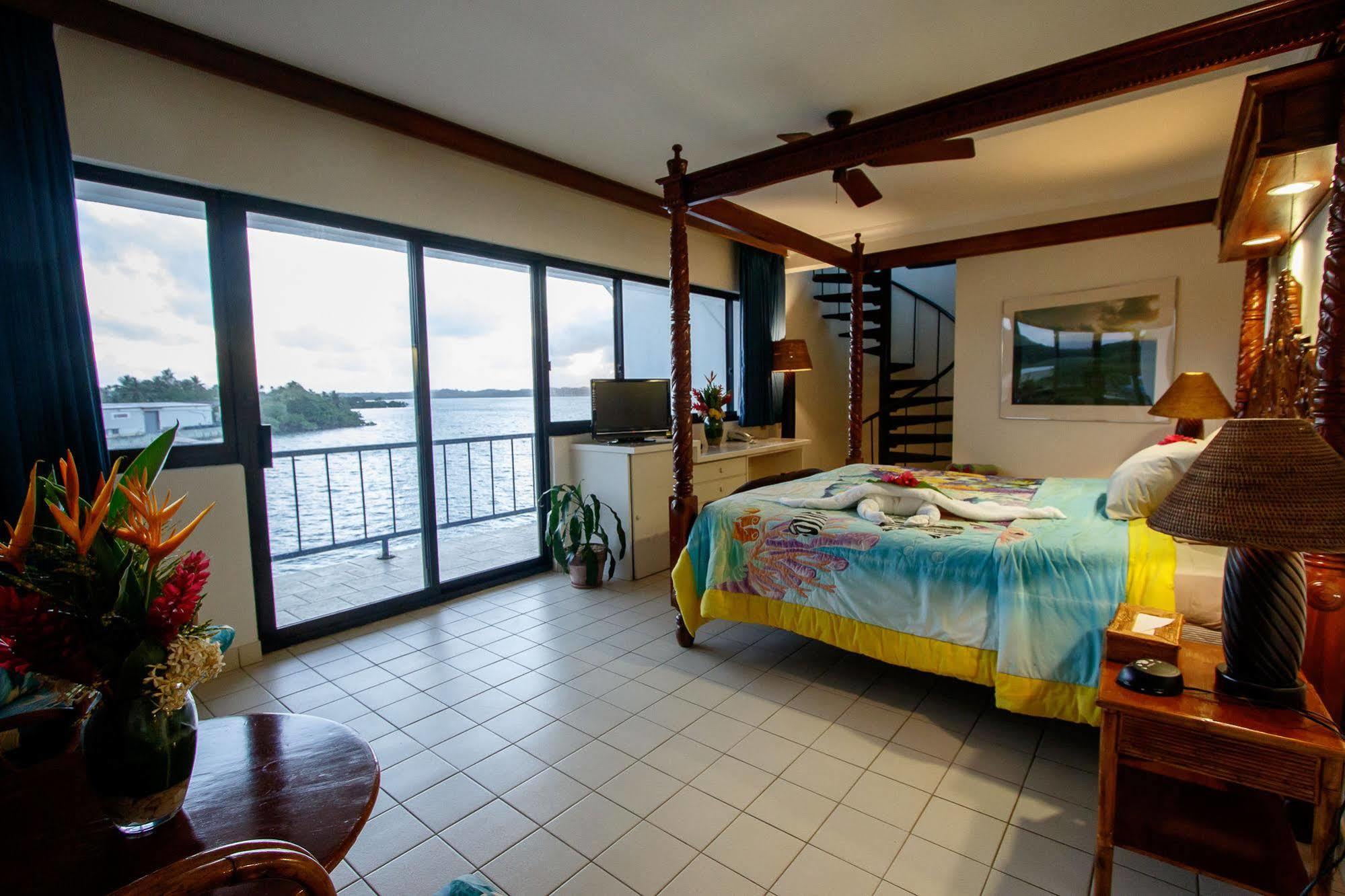 Manta Ray Bay Resort Colonia Εξωτερικό φωτογραφία