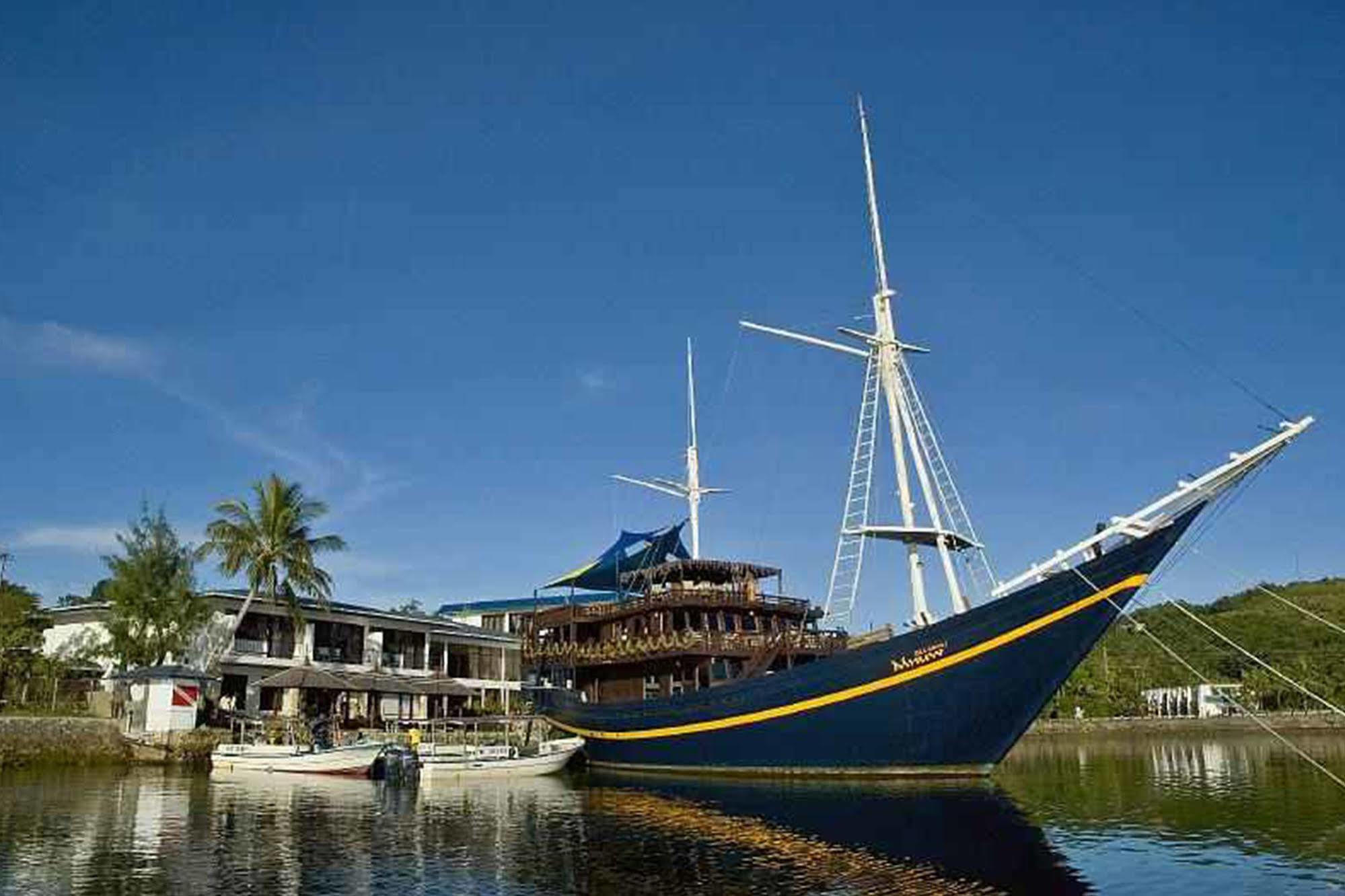 Manta Ray Bay Resort Colonia Εξωτερικό φωτογραφία